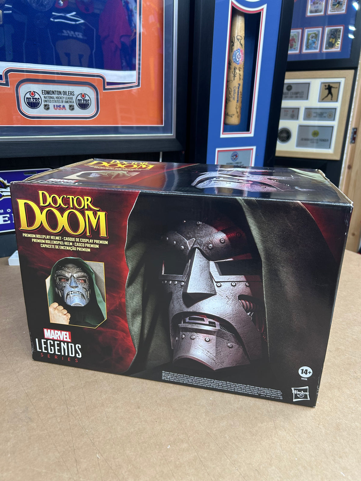Marvel Herren Legends Series Doctor Doom Premium Rollenspiel-Helm